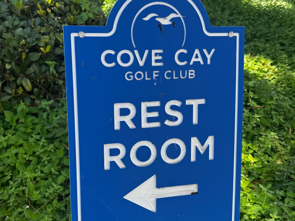 Cove Cay Golf Club's existing blue directional signage on the course